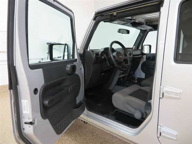 Jeep Wrangler Unlimited 2010 photo 6